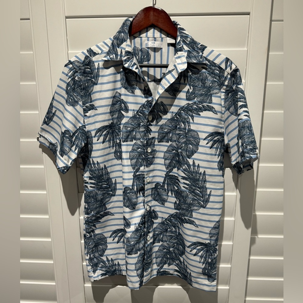 Cafe Luna Short Sleeve Printed Woven Shirt Size S.